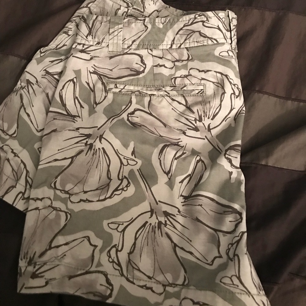 New York & Company Print shorts